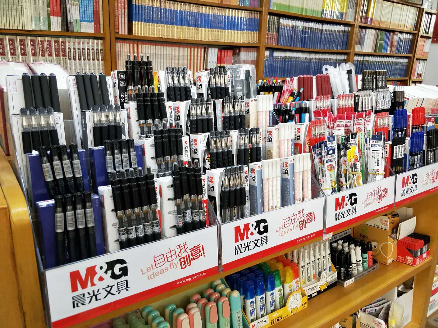 賓川新華書店文化辦公用品煥新上線，精美工藝品點亮生活